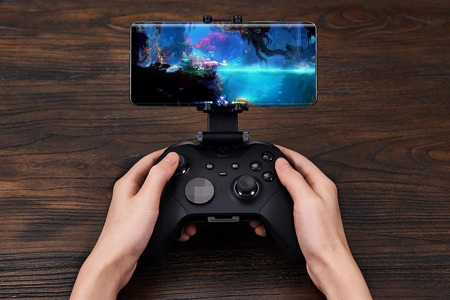 8BitDo Mobile Gaming Clip for Xbox Controllers