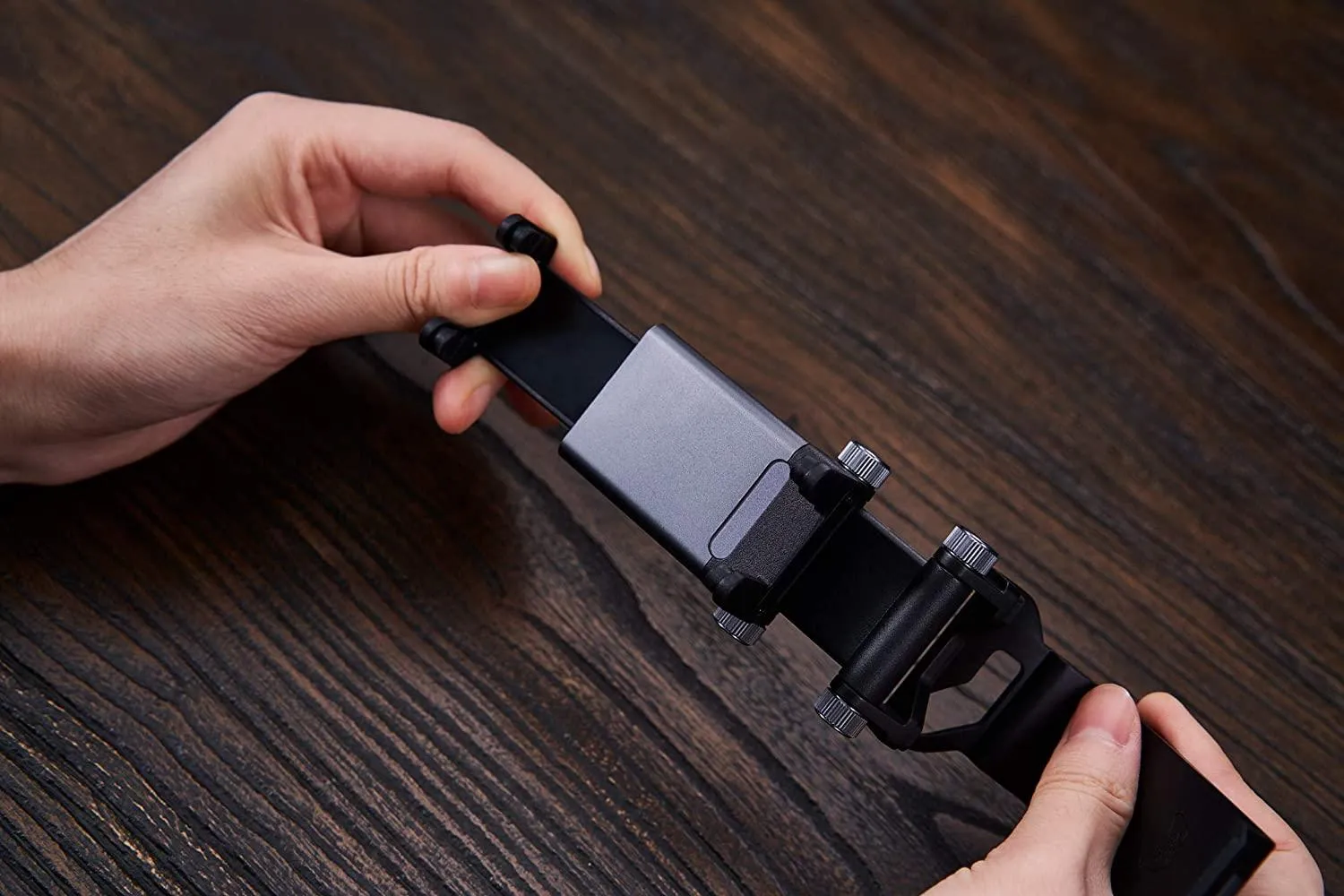 8BitDo Mobile Gaming Clip for Xbox Controllers